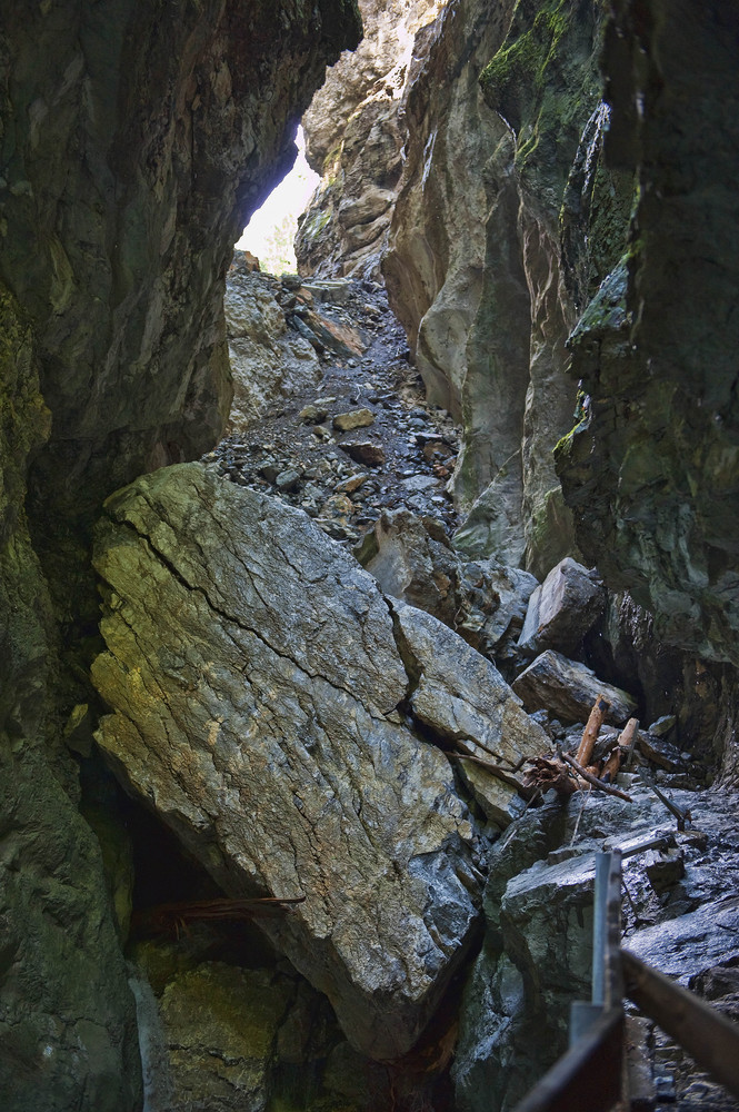 Felsmassen in der Schlucht